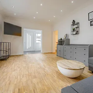 https://ruhiges-haus-nahe-arena-stadion-mit-parkmoeglichkeiten.hamburg-hotels-de.com